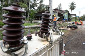 Prabowo orders full power restoration in flood-hit Sumatra