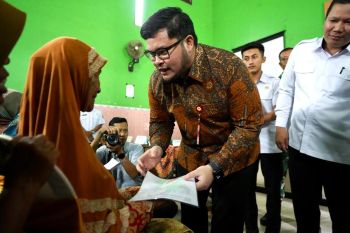 Pemkab Kediri serahkan 5.800 sertifikat PTSL