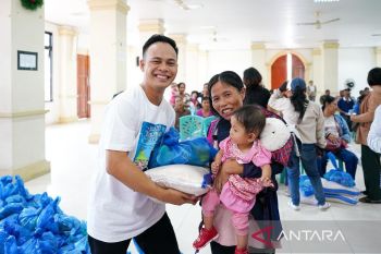 Panitia Natal Nasional salurkan 1.600 paket bantuan untuk warga terdampak bencana di Sumatera Barat