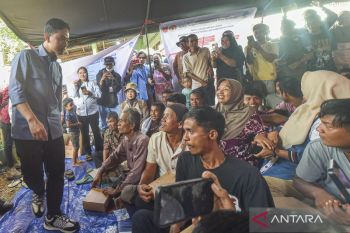 Gibran tenangkan korban banjir di Agam: warga Sumatera tidak sendiri