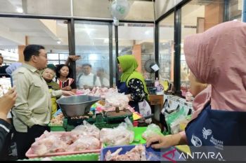 Mendag memantau harga sembako jelang Natal di Surakarta