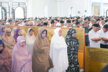 Gubernur dan warga Jatim Shalat Ghaib untuk korban bencana Sumatera