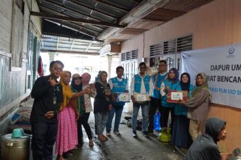 PLN Aktif salurkan bantuan TJSL untuk korban banjir dan longsor di Sumatera Barat