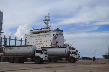 Aktivitas Terminal Kijing bergeliat, siapkan dermaga baru untuk bongkar muat CPO