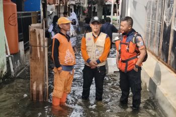 Satu RT masih terendam banjir rob di Penjaringan pada Jumat sore
