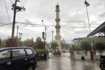 Sebagian Jakarta diperkirakan hujan pada siang dan sore hari