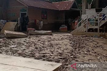 Lumpur capai 2 meter, korban banjir Pidie Jaya butuh alat berat