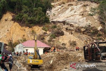 Remaja di Tapteng tertimbun longsor usai sempat selamatkan ayah stroke
