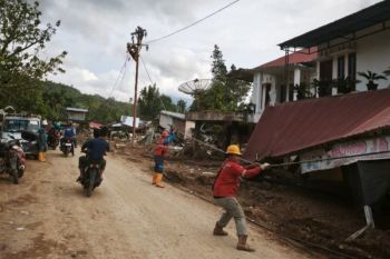Agam kembali menyala, sistem kelistrikan Sumbar pulih 100 persen pascabencana