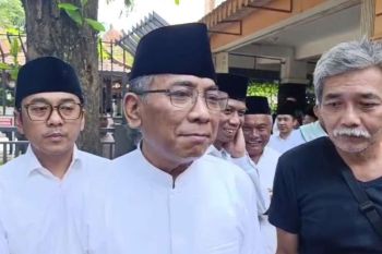 Ketum PBNU Gus Yahya berikan klarifikasi kisruh organisasi di hadapan kiai sepuh Tebuireng, Jombang
