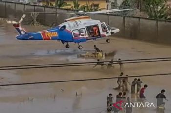 Polri antar logistik menggunakan helikopter ke Aceh Tamiang