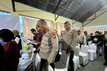 Polda Maluku serahkan 25 alkitab untuk warga binaan di Rutan