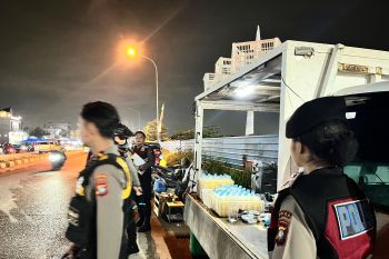 Polda Kepri tindak penjual miras dan tuak langgar Perda