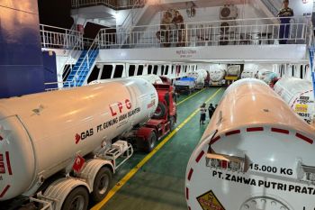 Sembilan mobil skind tank elpiji tiba di Pelabuhan Ulee Lheu