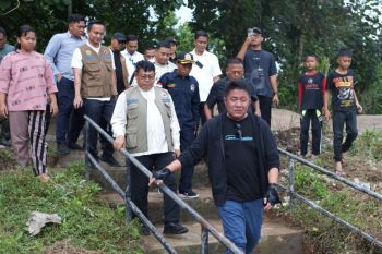 Herman Deru imbau warga Muara Enim waspada luapan Sungai Lematang