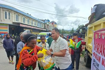 Polres Jayawijaya gelar Gerakan Pangan Murah sambut hari raya Natal 2025