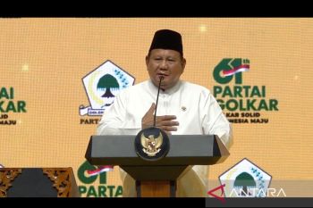 Presiden Prabowo puji Bahlil putar video ayah di HUT Golkar