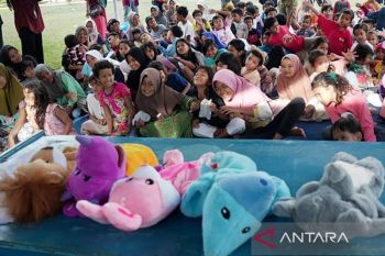 Indonesia uses storytelling to aid children Sumatra floods