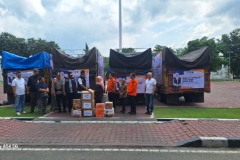 Gubernur Jatim Khofifah langsung antar bantuan bencana banjir Aceh