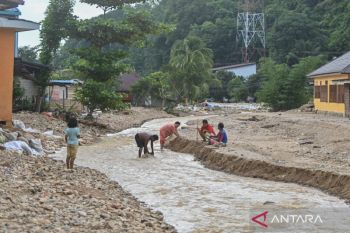 Longsor mengakibatkan sungai di Sibolga  Sumut mengalami pendangkalan