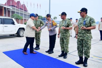 Prabowo makes second trip to flood-hit Aceh, ramps up relief push