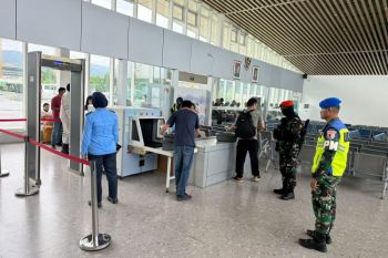 TNI AU cegah penumpang bawa sampel nikel di Bandara Weda Bay
