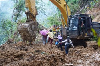 Kodam I/BB buka akses Tarutung-Sibolga tertutup longsor