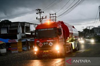 Tembus akses terputus, Pertamina berhasil menyalurkan BBM ke wilayah Bireuen