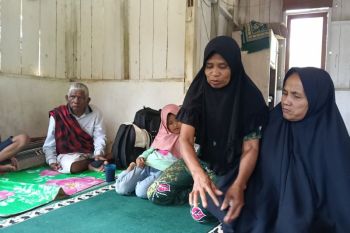 Sebatang kayu selamatkan satu keluarga dari maut longsor di Talamau