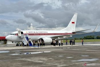 Presiden Prabowo tiba di Aceh dan lanjutkan perjalanan ke Bireuen tinjau posko pengungsi