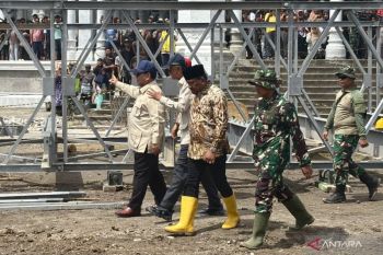 Prabowo cek langsung pemasangan jembatan bailey Teupin Mane