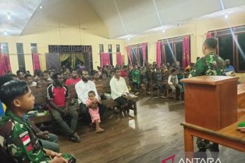 Prajurit Satgas Yonif 511 dan pemuda gereja sinergi rayakan Natal