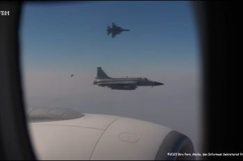 Enam jet tempur kawal kedatangan Presiden Prabowo saat memasuki Pakistan