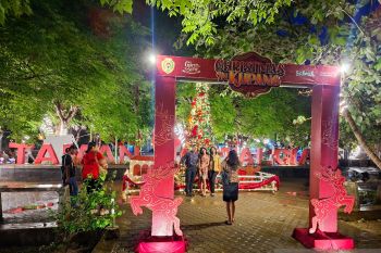 Pemkot Kupang menghidupkan ekonomi warga lewat Christmas Market 2025