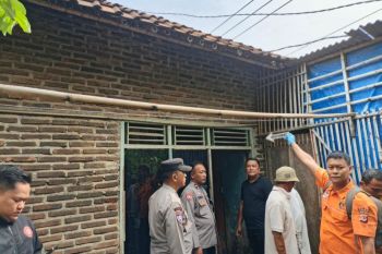 Polres Karawang selidiki temuan pria yang gantung diri di rumahnya