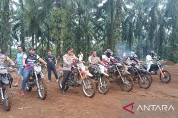 Polres Pasaman Barat adakan grasstrack motocross yang sebagian hasilnya akan didonasikan bagi warga terdampak bencana (Video)
