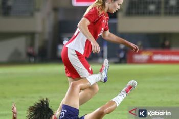 Dedikasi Penuh Haru: Isa Warps Persembahkan Golnya untuk Ayah