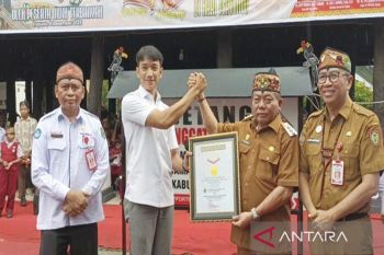 Kapuas pecahkan rekor MURI bermain Kecapi dan Karungut terbanyak