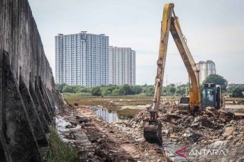 Penanganan kebocoran tanggul pengaman pantai pesisir Jakarta cegah banjir rob