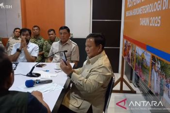 Presiden Prabowo telpon dua bupati di Aceh yang masih terisolasi