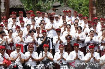 Bupati Tabanan sembahyang Rahina Purnama Sasih Kanem di Pura Luhur Batukau