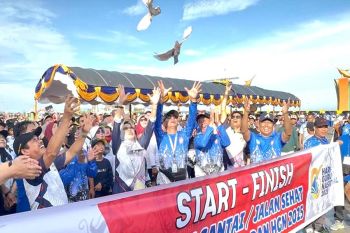 Pemkab bersama PGRI Kotabaru Gelar Jalan Sehat dan Senam Anak Indonesia Hebat