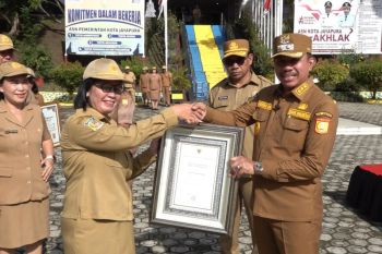 Pemkot Jayapura menerima penghargaan STBM tingkat pratama Kemenkes