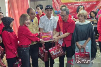 PIA DPR RI berbagi kasih Natal di Rumah Adeline Bekasi