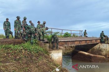 TNI AD bangun jembatan darurat di lokasi bencana banjir Sumbar
