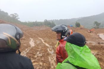 Pemkab Pasaman Barat terus maksimalkan cari korban tertimbun longsor