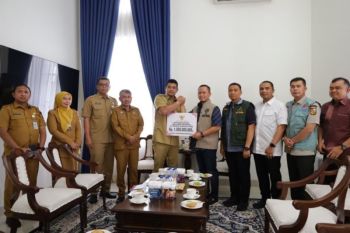 Diundang ke Rumah Dinas Bobby Nasution, Agung Nugroho serahkan bantuan Rp1,5 miliar