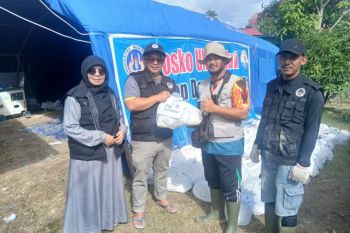 UNP hadir di Tanjung Raya, Agam bantu korban bencana alam