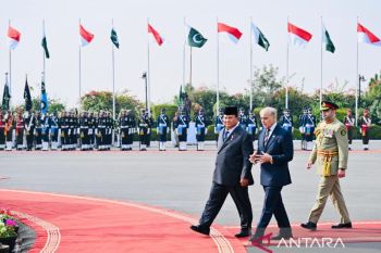 Di PM House Islamabad, Presiden Prabowo disambut upacara militer