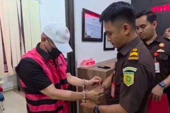 Kasus korupsi keramba, Kejari tahan eks Kadis Koperasi Sultra
